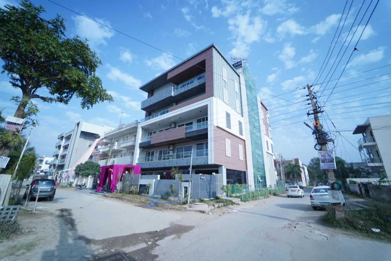 Vaabi Saabi Hotel Gurgaon Exterior photo