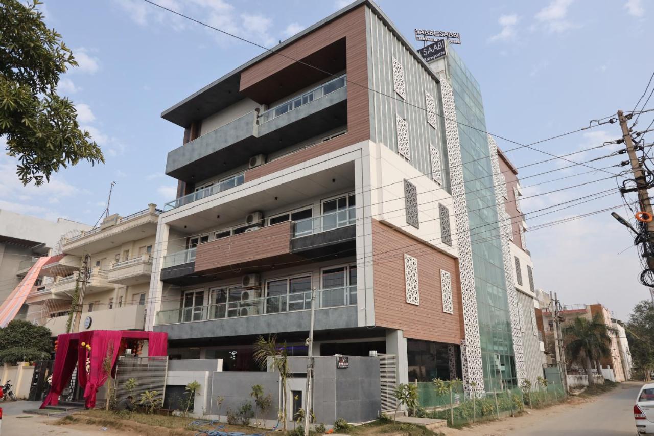 Vaabi Saabi Hotel Gurgaon Exterior photo